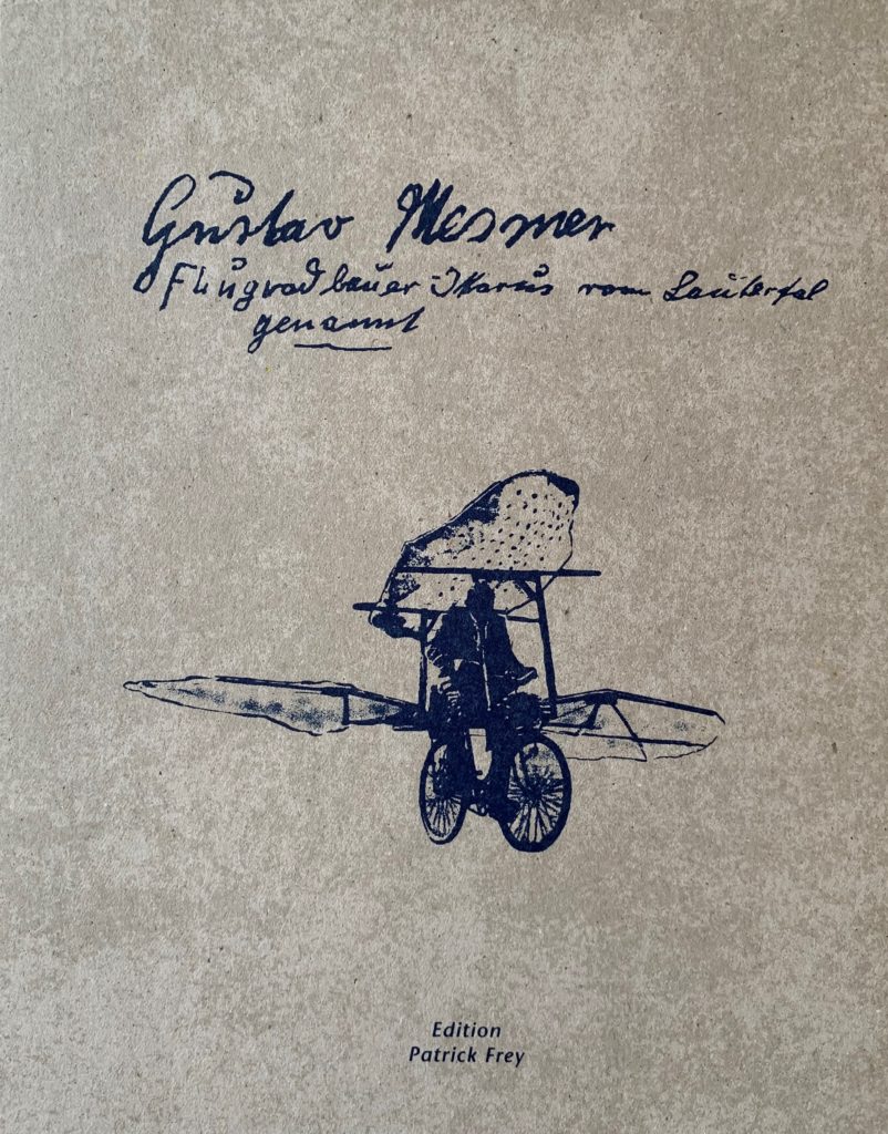couverture de l'ouvrage consacré à Gustav Mesmer représentant un avion à pédales dessiné à l'encre avec sa signature écrite à la plume