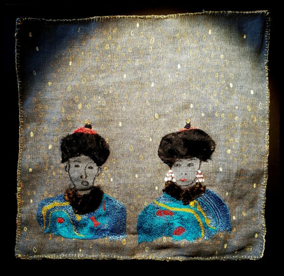 toile de lin brodée de deux personnages en costumes caucasiens sous des flocons de neige