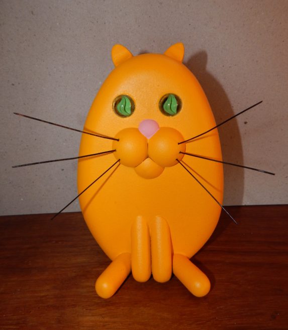 image qui représente une figurine réalisée par Guy Pirot en forme de chat pour la boutique en ligne