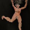 image d'une oeuvre de Rebecca Campeau en Papier sculpté et peint d'une danseuse nue euro