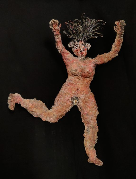 image d'une oeuvre de Rebecca Campeau en Papier sculpté et peint d'une danseuse nue euro