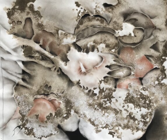 image de l'oeuvre de Annie Lunardi : Jardin d'Eden - 2021 - 50x50 (encadrée) empreintes de terre;pastel sec; pierre noire - 460€