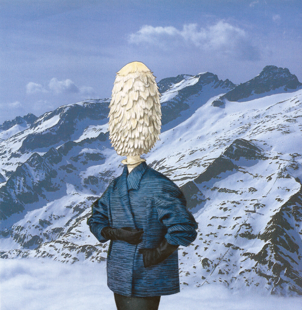 collage de Hervé Laplace qui représente une femme avec une tête de champignon blanc en tailleur bleu années 50 sur paysage de montagnes enneigées