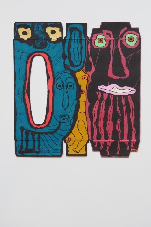 image qui représente une oeuvre de Pierre Albasser avec deux têtes et entre un petit personnage nu