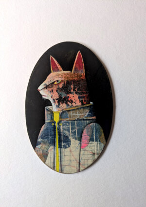 Chat en veste bleu blanc rose